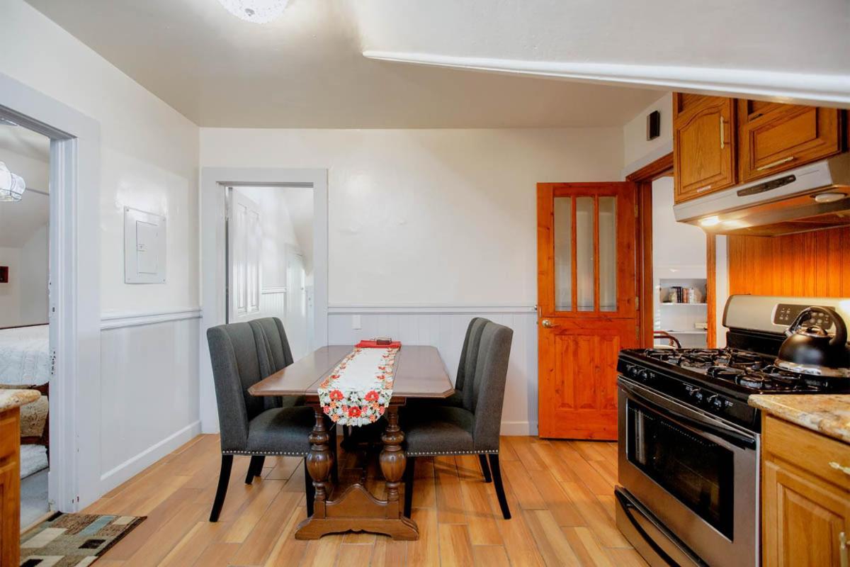 Alameda 3Br Unique Victorian Penthouse With Deck And Outdoor Furniture, Ac, 3 Blocks To Beach & Shopping Center & 2 Free Parking Spaces Екстер'єр фото