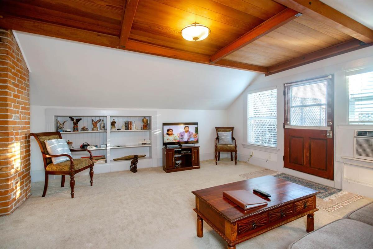 Alameda 3Br Unique Victorian Penthouse With Deck And Outdoor Furniture, Ac, 3 Blocks To Beach & Shopping Center & 2 Free Parking Spaces Екстер'єр фото